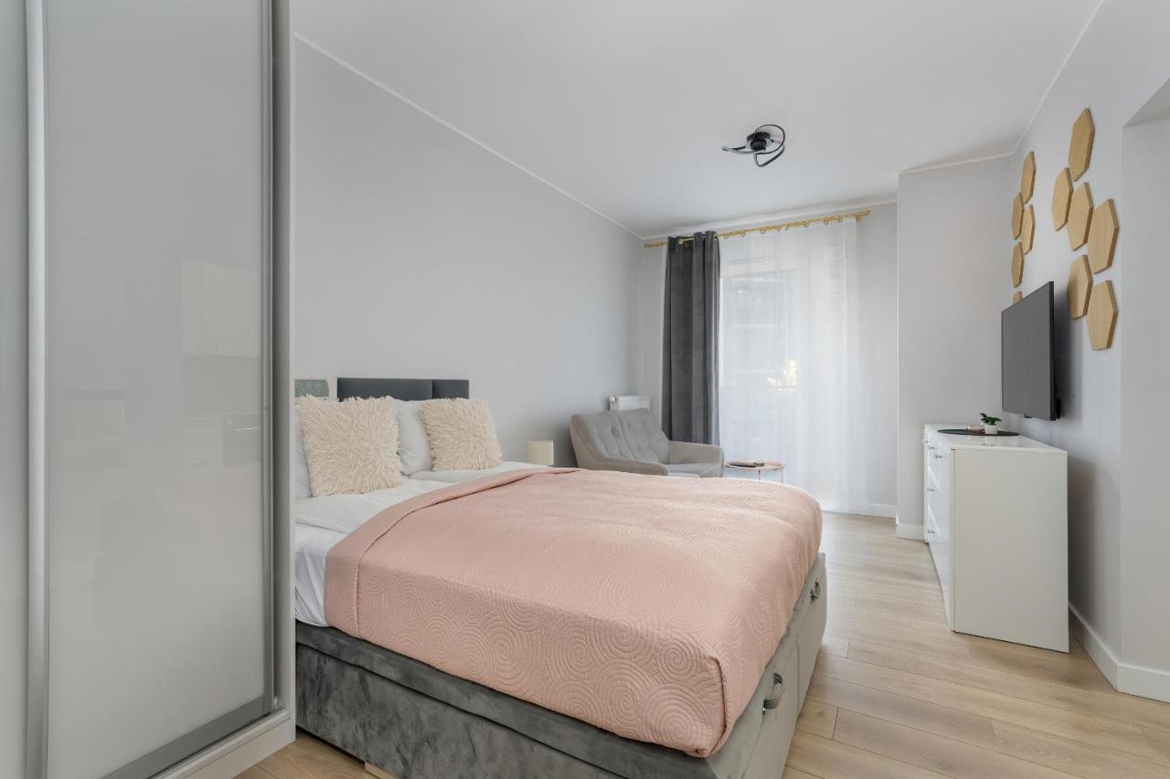 Stylish & Comfy Garbary Apartments With Parking By Noclegi Renters Posen Exterior foto